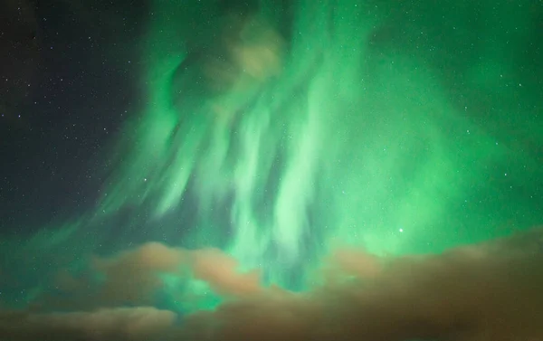 Forte Aurora Boreal Brilhante Luzes Norte Sobre Céu Islândia — Fotografia de Stock