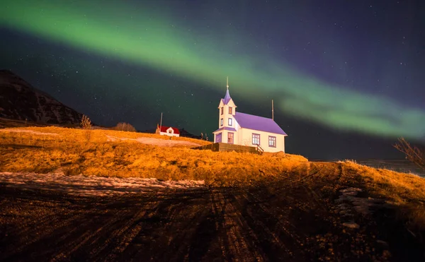 Bela Aurora Borealis Sobre Igreja Stodvarfjordur Cidade Leste Islândia — Fotografia de Stock