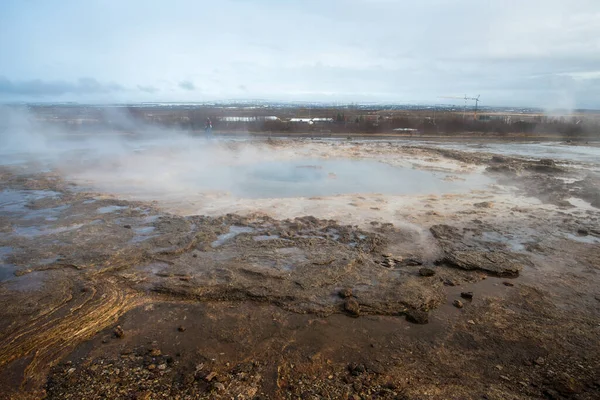 Strokkur çeşme gayzeri İzlanda 'nın en ünlü kaplıcalarından biridir ve ünlü Altın Daire' ye aittir..