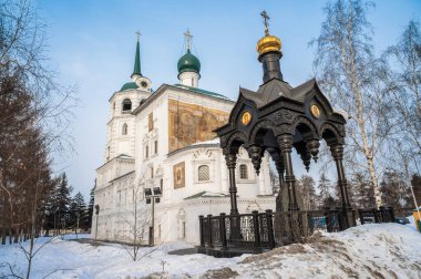 Kurtarıcımızın Spasskaya Kilisesi en önemli yer Irkutsk şehir merkezinde bulunan İsa 'nın en eski katedrali tarafından işgal edilmiştir..