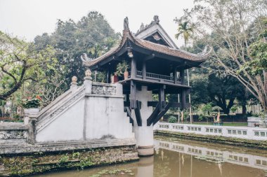Bir Pillar pagoda. Hanoi 'deki ikonik ve popüler Budist tapınağı. Vietnam' ın başkentleri..