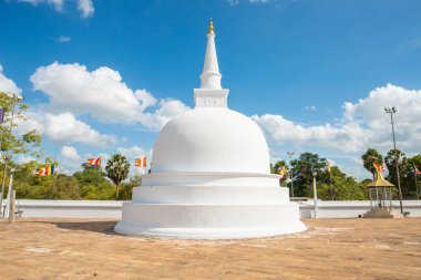 Antik Anuradhapura, Sri Lanka 'da küçük bir model Ruwanwelisaya stupa pagoda. 