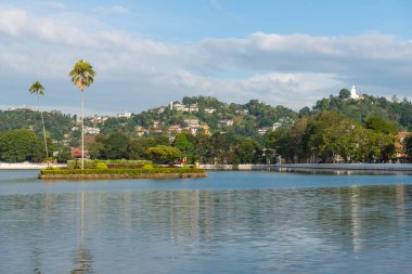 Kandy Gölü 'nün merkezinde bulunan küçük yapay ada, Sri Lanka. Bu ada kralın haremi tarafından yıkanmak için kullanıldı ve gizli bir tünel ile saraya bağlandı..