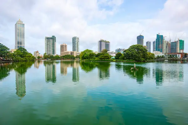 Veduta Colombo Paesaggio Urbano Grattacieli Riflessione Sul Lago Beira Lago Immagini Stock Royalty Free