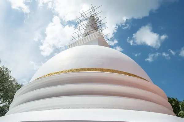 Large White Stupa Sri Maha Bodhi Viharaya Temple Kandy City —  Fotos de Stock
