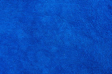 Mavi mikrofiber kumaş dokusu ve arka planının tam kare görüntüsü. Mikrofiber temizlik bezleri ve paspaslar organik maddelerin çıkarılması için iyi çalışır..