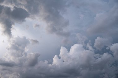 Fırtına yaklaşırken gökyüzü.