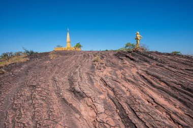 Luang Pu Wang pagoda Tayland 'ın Bueng Kan ilindeki Phu Langka dağında yer almaktadır. Bu alan, Laos 'a kadar güneşin doğuşunu ve manzarayı izlemek için en uygun nokta..