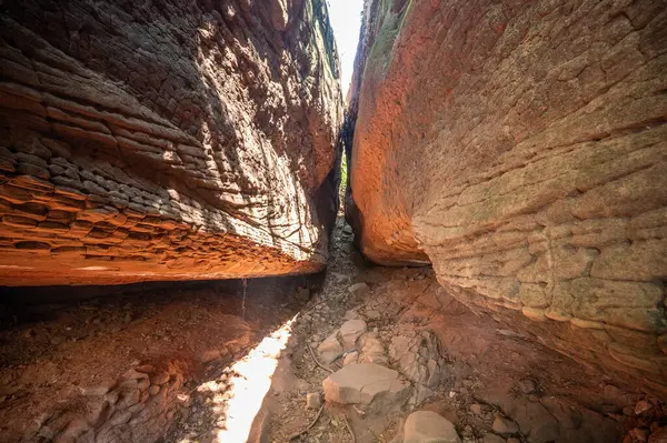 Naga Mağarası 'ndaki tuhaf Naga Taşı, Tayland' ın kuzeydoğusundaki Bueng Kan eyaletinde yer alıyor. Dev bir yılana benzeyen büyük taşın bu tuhaf ve şaşırtıcı güzelliği.