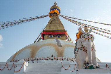 Boudhanath stupa 'nın önündeki yerel sanat heykeli dünyanın en büyük stupaları Katmandu' da yer alan Nepal 'in başkenti.