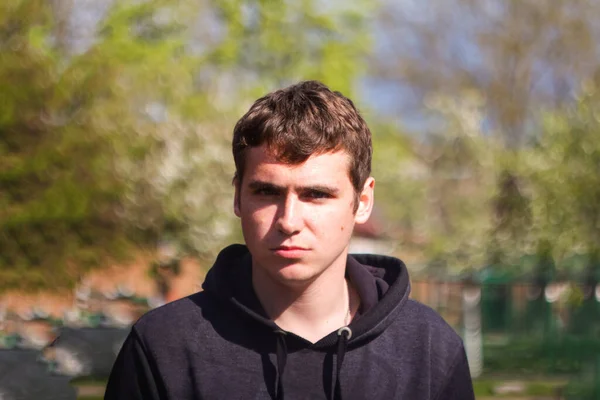 Расслабься Молодой Человек Проблемой Плача Портрет Молодого Человека Винтажном Фоне — стоковое фото