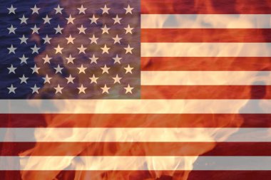 ABD 'de protestolar. ABD bayrağı geçmişi. Anma Günü veya 4 Temmuz için Amerikan bayrağı. Tasarım afişi, modelle. İsyan sokağı. Donald Trump. Ateş ve alev.