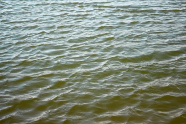 Akışkan hareket ve hassas ışık oyunuyla büyüleyici bir dalga arkaplanı. Kakhovka baraj trajedisi. Rusya Ukrayna savaşı. Odaklanamıyorum.