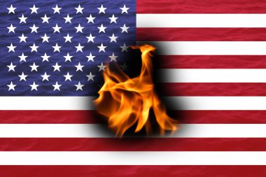 Arka planda ateş kartalı olan ABD bayrağı. Anma Günü veya 4 Temmuz için Amerikan bayrağı. Tasarım için pankart, modelle.