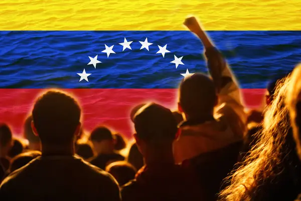 Venezuela konsepti protesto ediyor. Seçim protestolarının ortasında Venezuela bayrakları.