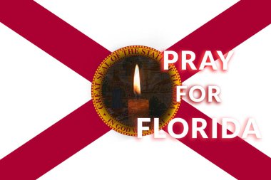 Fırtınalı gökyüzünde dalgalanan bir Amerikan bayrağı Milton, Florida 'ya yaklaşıyor. Bir dayanıklılık sembolü, cemaatin duayla bir araya gelmesi, umudu ve birliği yansıtması..