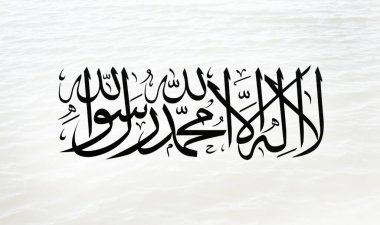 Taliban bayrağı dalgalanması, Pakistan bölgesindeki son gelişmelerin ve haberlerin bir sembolü. Haber kavramı. Taliban bayrağı hareket halinde, güncel olayları ve Pakistan 'daki durumu yansıtıyor.
