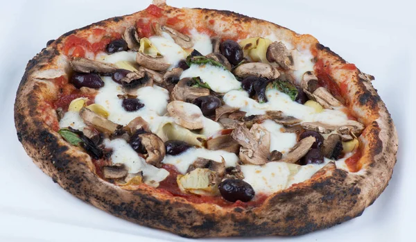 Peynirli mantar ve zeytinli Brick Oven Pizza.