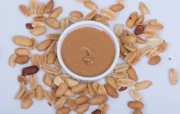 Beyaz Arkaplanda Fıstık Ezmesi