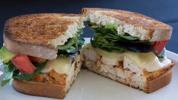 Kızarmış Barbekü Tavuklu Sandviç