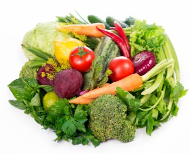 sağlıklı beslenme. mevsim organik çiğ sebze. Beyaz arka plan üzerinde izole