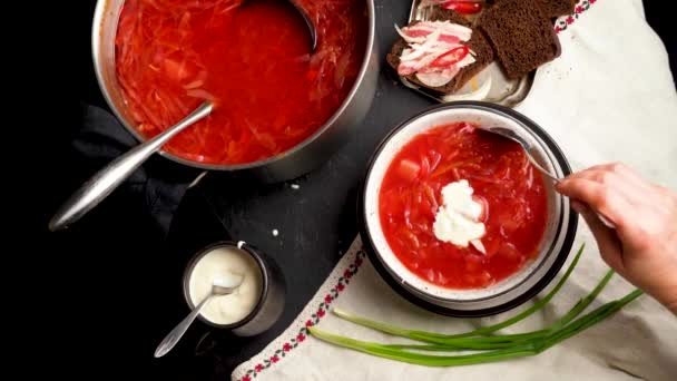 Borsch Sup Roer Grøntsager Ukrainsk Traditionel Mad Set Fra Oven – Stock-video