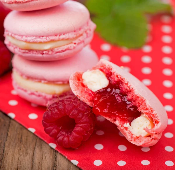 Pink Raspberry Macaron Cookies Dark Wooden Boards — Stockfoto