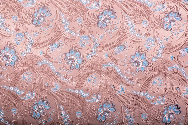 刺繍された青い花からの装飾と美しいパターン ファッションデザイン ピンクの背景に装飾用の花と刺繍パターンの背景 — ストック写真