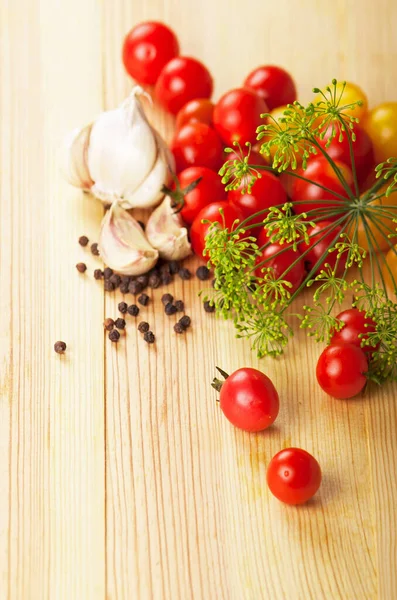 Cherry Tomatoes Garlic Spices Fennel Branch Kitchen Board — Stock Photo, Image