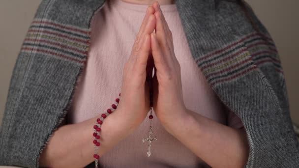Mãos Mulher Rezam Deus Mulher Ore Para Que Deus Abençoe — Vídeo de Stock
