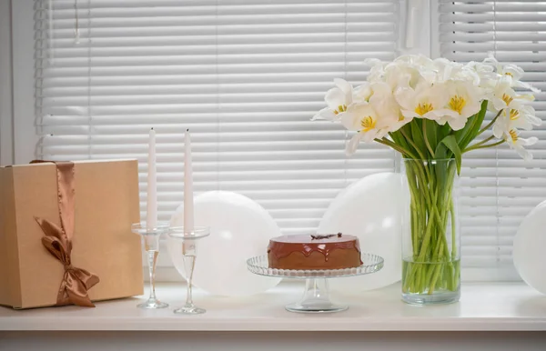 Flowers Cake Box Gift Table — Stock Photo, Image