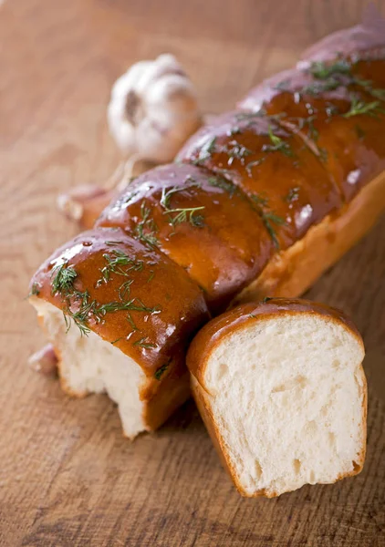 Lekker Brood Met Knoflook Liggend Witte Achtergrond — Stockfoto