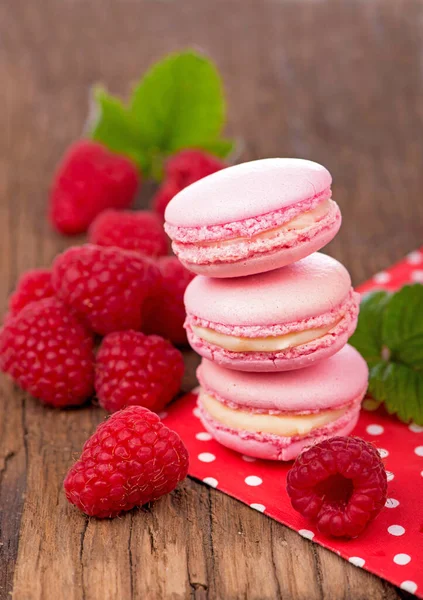 Pink Raspberry Macaron Cookies Dark Wooden Boards — Stok fotoğraf