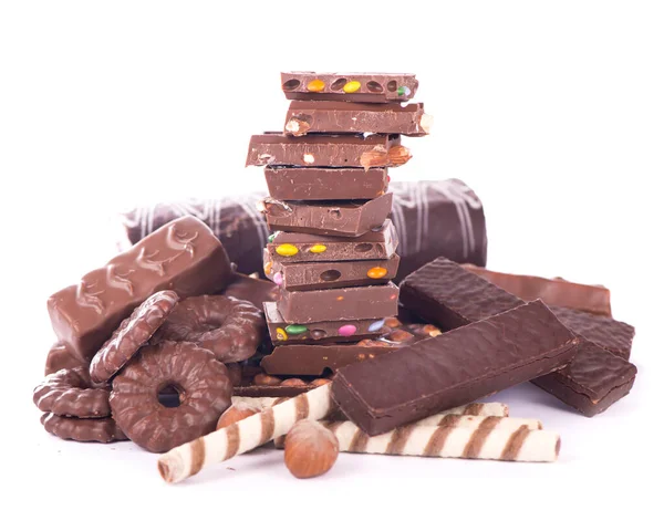 Svart Choklad Bitar Isolerad Vit Bakgrund — Stockfoto