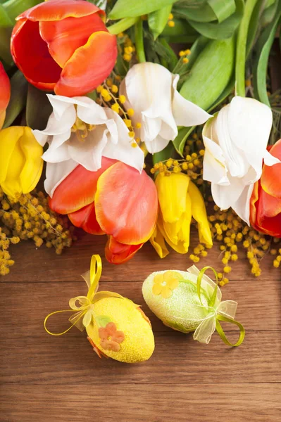 Žluté Tulipány Jarní Květiny Dřevěný Podklad — Stock fotografie