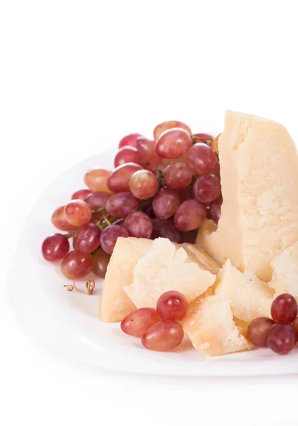 Parmesan Und Trauben Isoliert Auf Weißem Hintergrund Blick Von Oben — Stockfoto