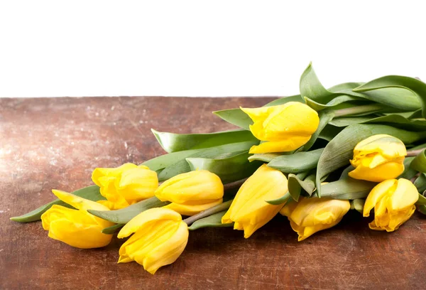 Žluté Tulipány Leží Dřevěné Desce Bílém Pozadí — Stock fotografie