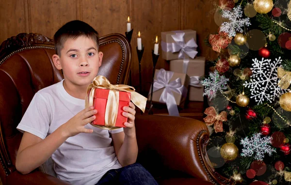 Dzieci Boże Narodzenie Szczęśliwe Dzieci Otwieraniu Prezentów Nowy Rok Choinka — Zdjęcie stockowe