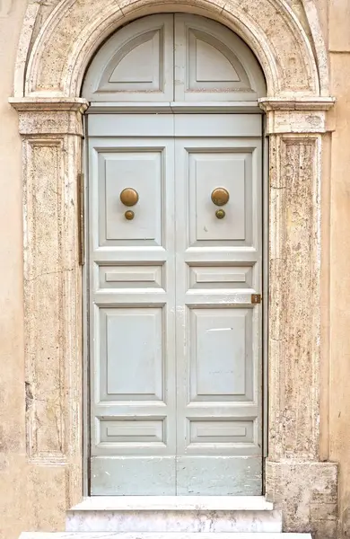 Πόρτες Της Ρώμης Κλασική Παλιά Ξύλινη Πόρτα Δημόσιο Χώρο Δρόμο Royalty Free Εικόνες Αρχείου