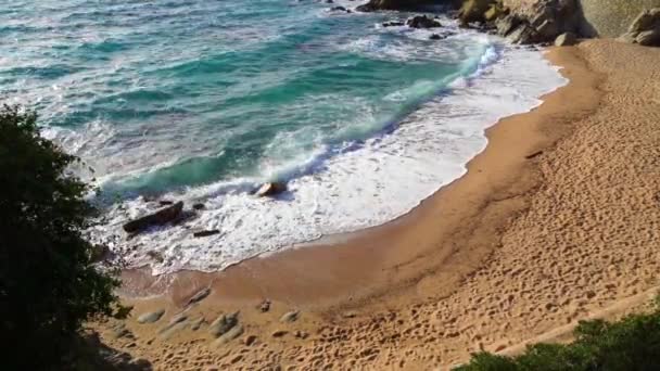 Испытайте Завораживающую Красоту Испанского Морского Побережья Прочными Скалами Бурными Морями — стоковое видео