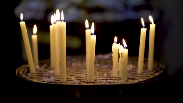 Romersk Katolsk Kyrka Flimrar Ljus Djup Symbol För Orubblig Tro — Stockvideo