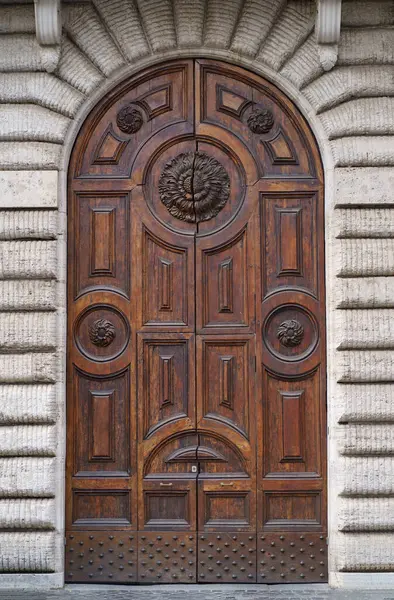 Двері Риму Класичні Старі Дерев Яні Двері Громадському Місці Міській — стокове фото