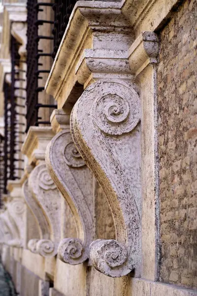 Architectuur Van Rome Afwerking Details Van Gevels Close — Stockfoto