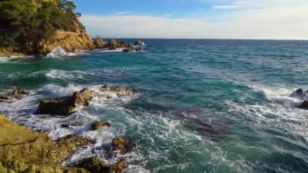 Tapasztalja Meg Lenyűgöző Szépsége Spanyolország Tengeri Partján Kemény Sziklák Viharos — Stock videók