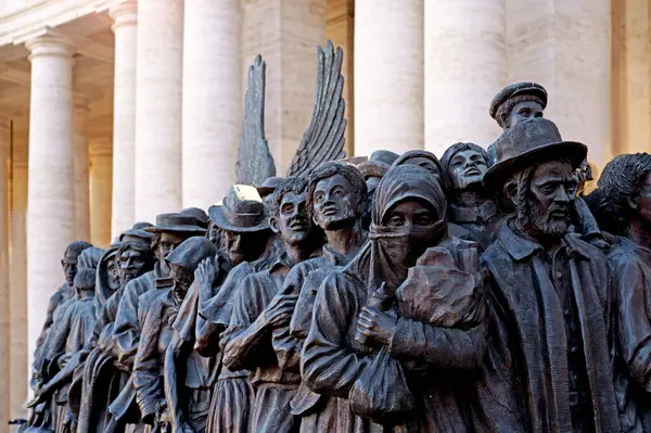Timothy Schmalz Kanadai Művész Szobrász Emlékműve Római Szent Péter Téren — Stock Fotó