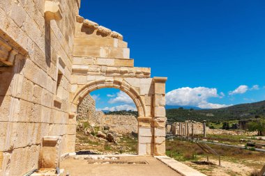 Antalya ilinin Kalkan ilçesi yakınlarındaki antik bir Lycia kenti olan Patara harabeleri.