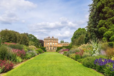 Newby Hall 'un peyzaj bahçeleri, görkemli bir İngiliz evi..