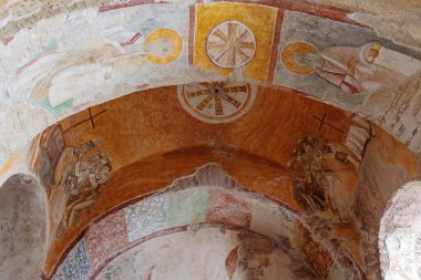 Antik Myra kentindeki antik Doğu Roma bazilikası St. Nicholas Kilisesi 'ndeki tarihi freskler, şimdi Türkiye' nin modern Demre kentinde yer alan bir müze..