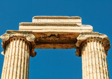 Apollon Tapınağı, Aydın 'ın Didim ilçesinde yer alan Türkiye' nin en iyi korunmuş tapınaklarından biridir..