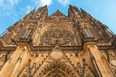 St. Vitus Katedrali Prag Kalesi, ana giriş kule yakın çekim.